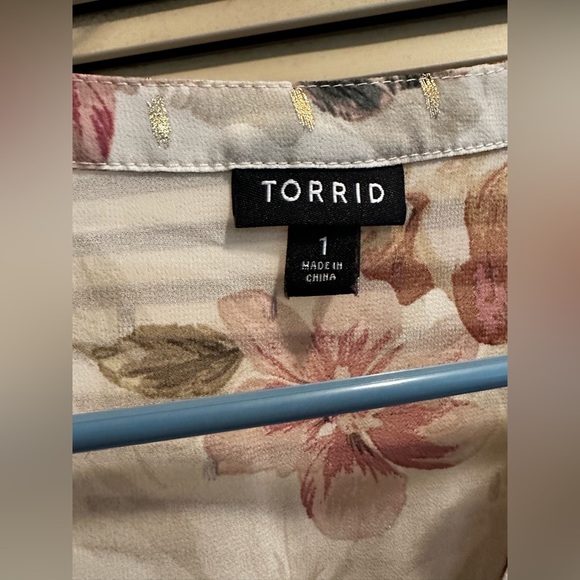 Torrid High Low Blouse - Picture 5 of 6